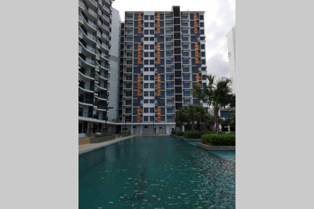 Timurbay Studio Apartment Facing Beautiful Beach Kuantan Kültér fotó