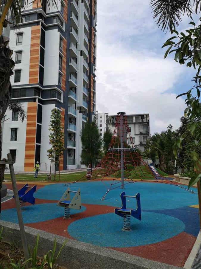 Timurbay Studio Apartment Facing Beautiful Beach Kuantan Kültér fotó