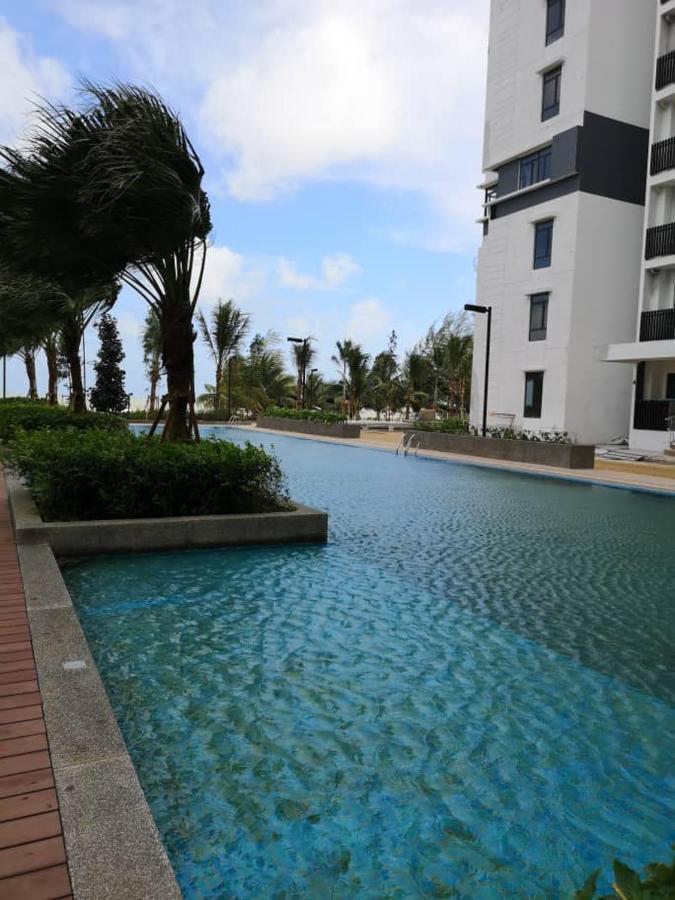 Timurbay Studio Apartment Facing Beautiful Beach Kuantan Kültér fotó