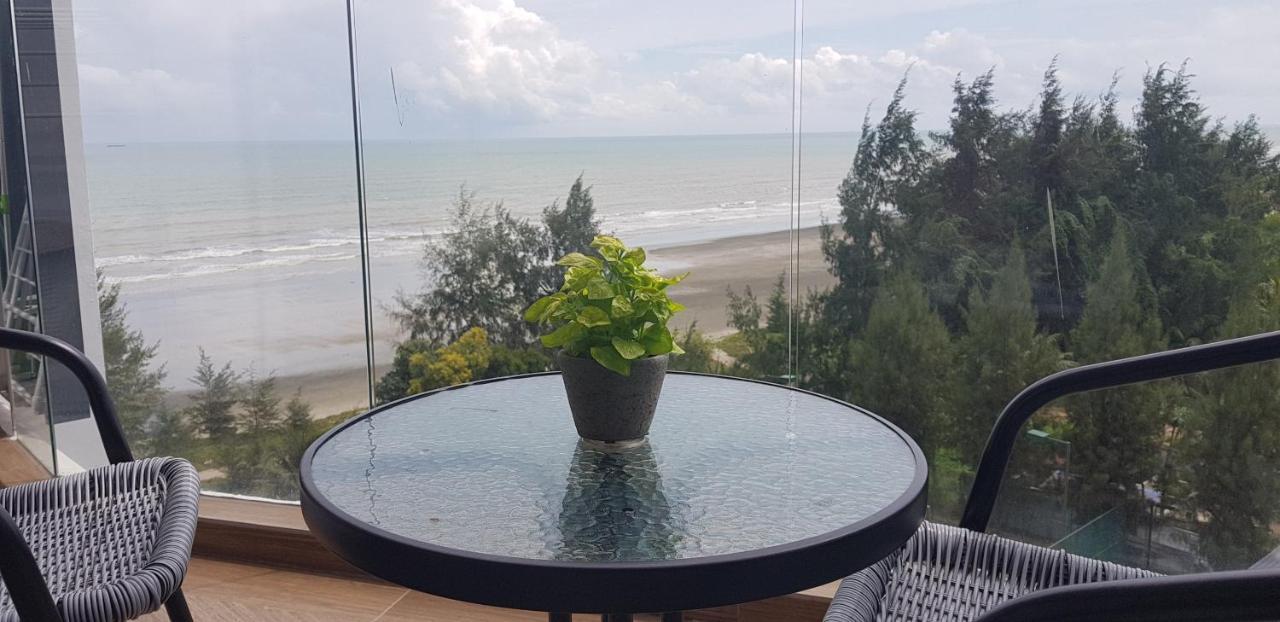 Timurbay Studio Apartment Facing Beautiful Beach Kuantan Kültér fotó